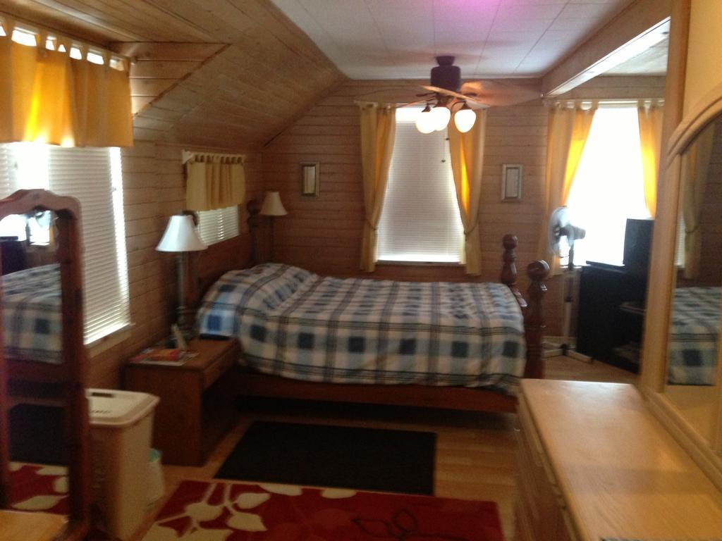 4 Bedroom Cottage On Manitoulin Island Next To Sand Beaches! Providence Bay Exterior foto